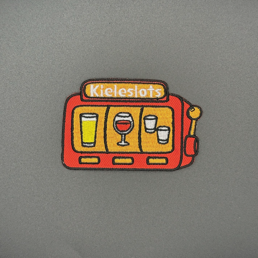 Embleem slotmachine met text "Kieleslots"