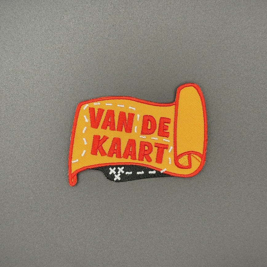 Embleem met text: "Van de Kaart"