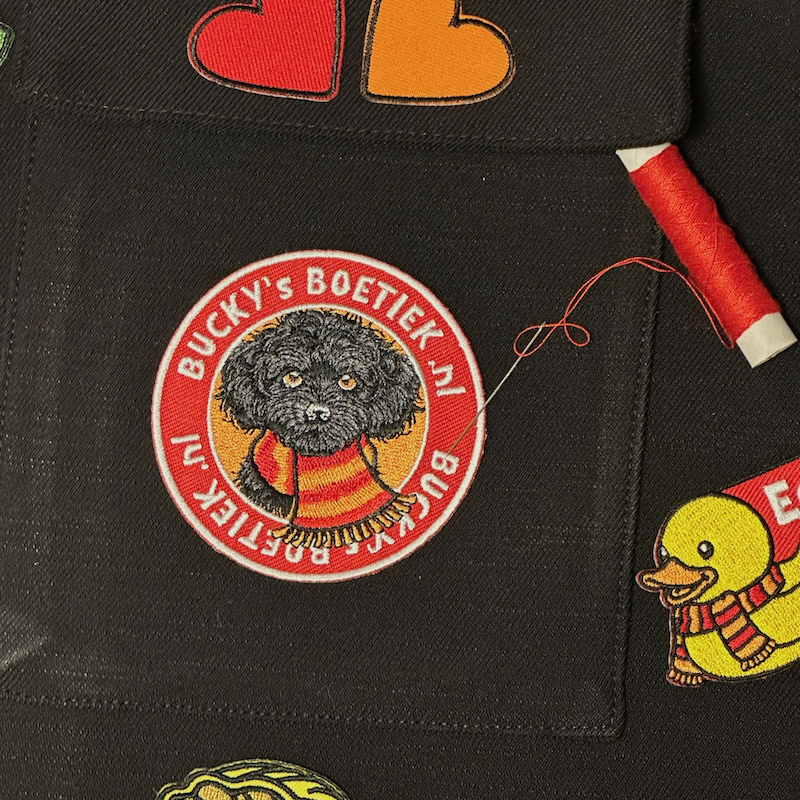 Emblemen bevestigen