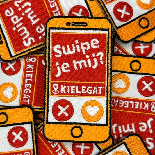 Embleem van telefoon met text: "Swipe je mij?", groepsfoto