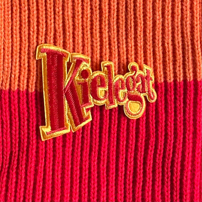 Het Kielegat embleem in het rood met de tekst 'Kielegat'.