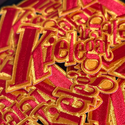 Het Kielegat embleem in het rood met de tekst 'Kielegat'.