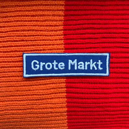 Blauw straatnaambord van de Grote Markt.